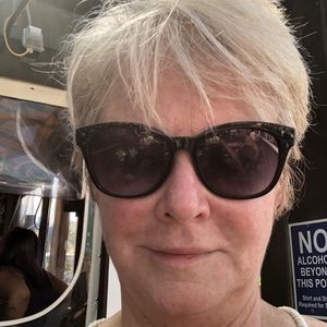 Meet your Posher, Deborah